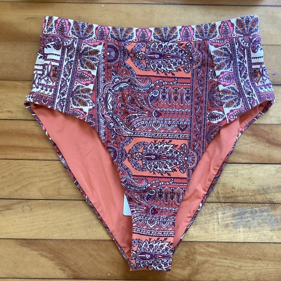 Tigerlily Pashmina Bikini - Picture 3 of 9